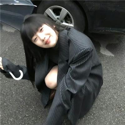 这名男子，捡到了人鱼。